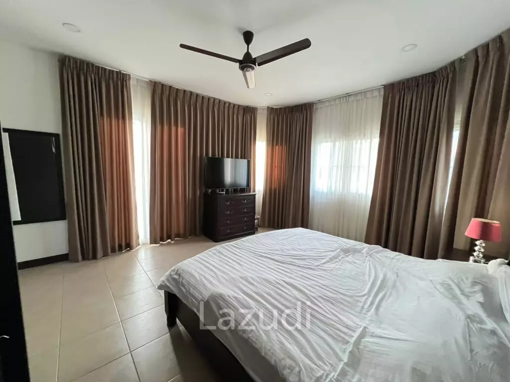Grand 2-Story Luxury Pool Villa Near Maprachan Lake