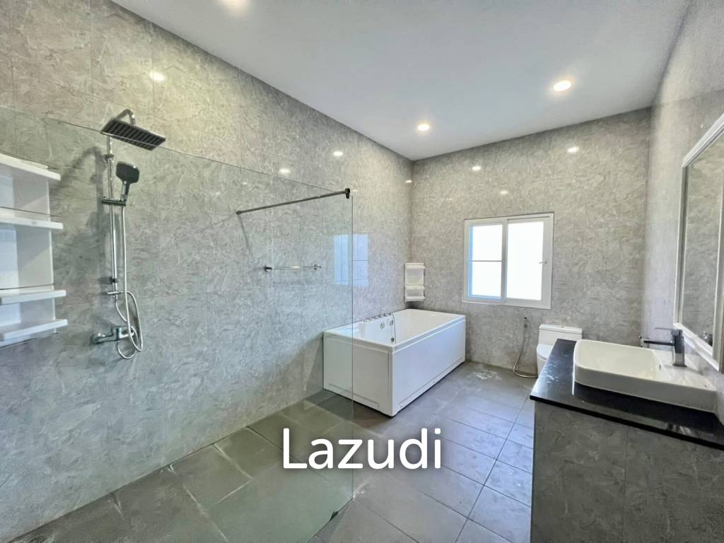 Grand 2-Story Luxury Pool Villa Near Maprachan Lake