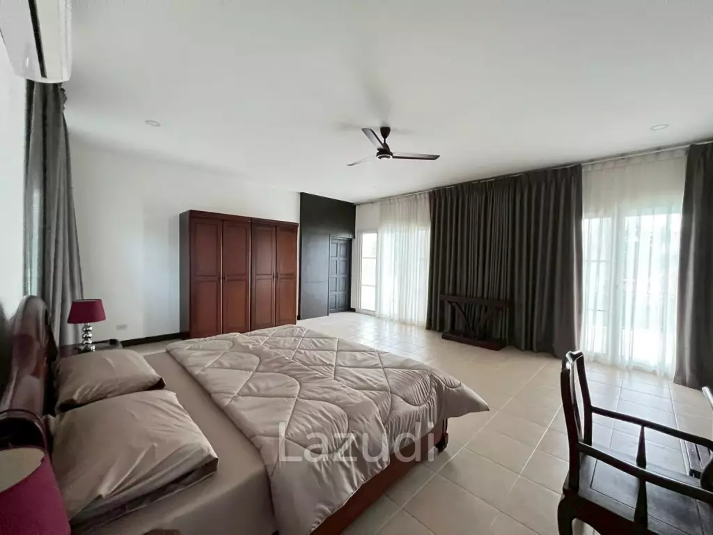 Grand 2-Story Luxury Pool Villa Near Maprachan Lake