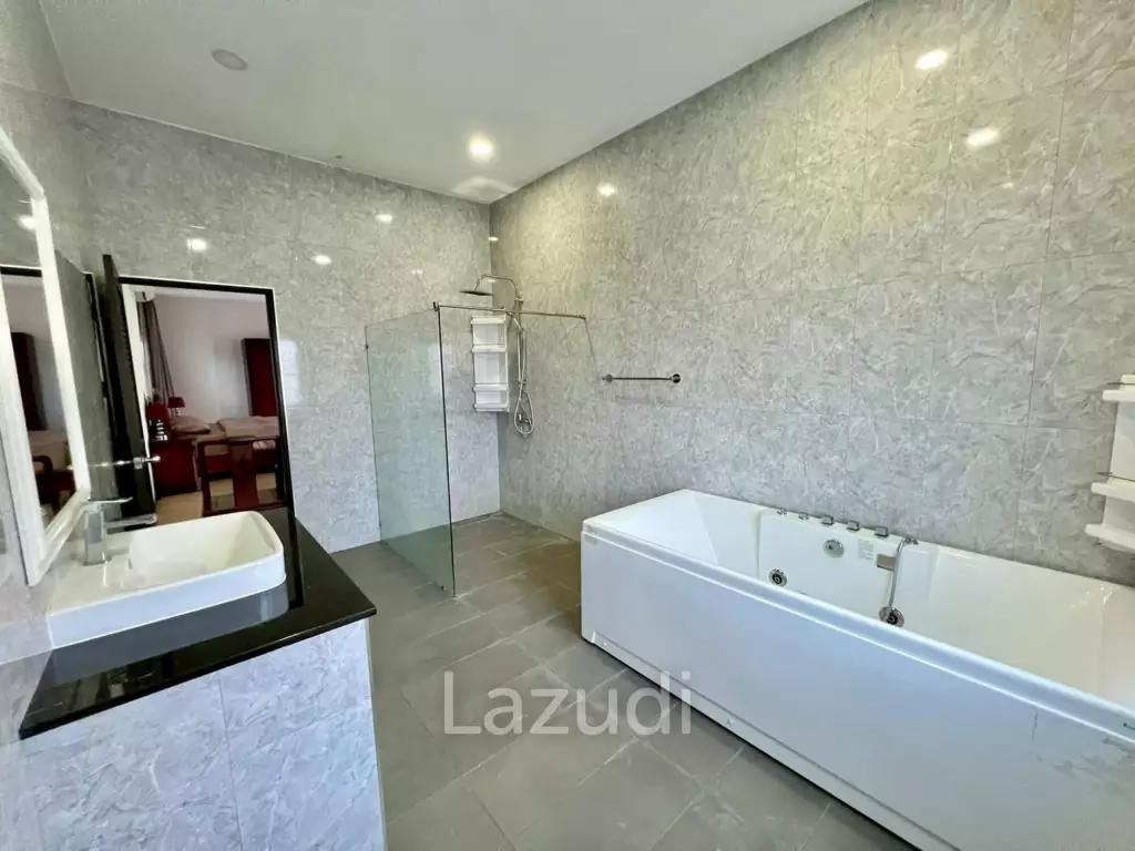 Grand 2-Story Luxury Pool Villa Near Maprachan Lake