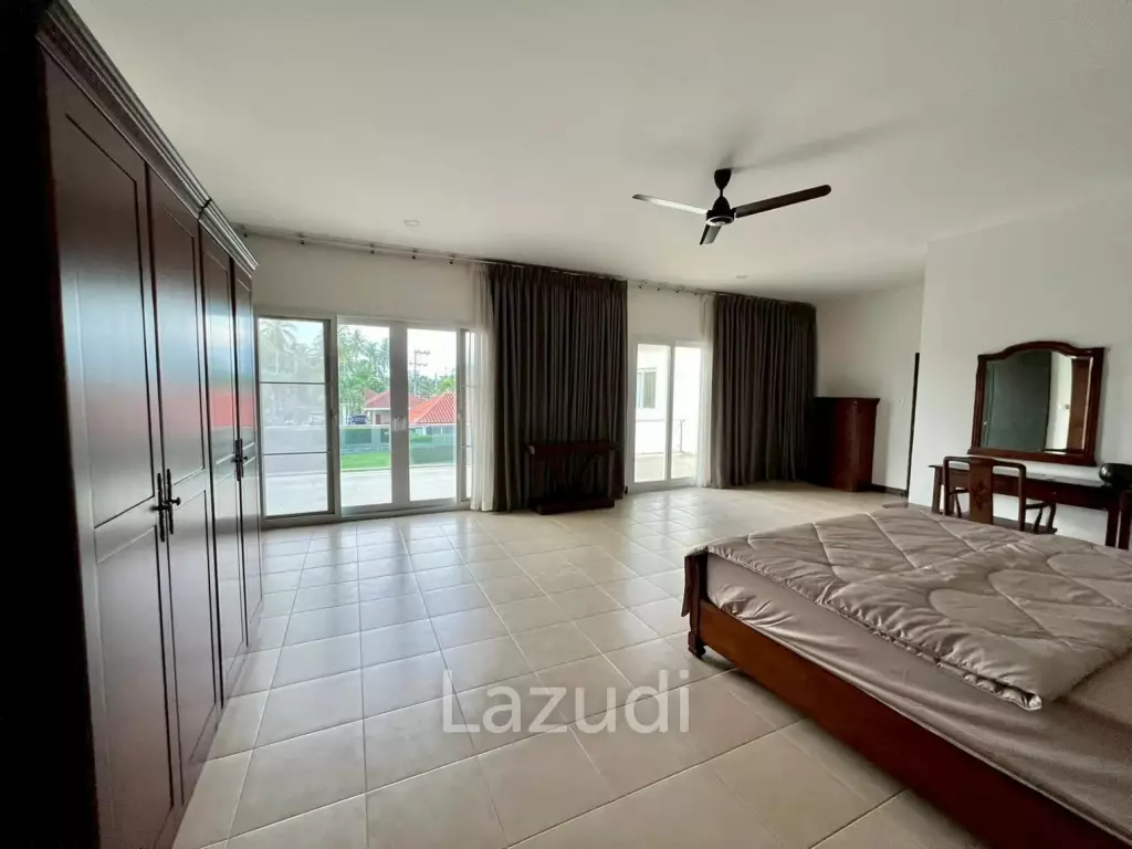 Grand 2-Story Luxury Pool Villa Near Maprachan Lake