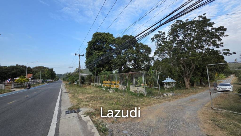 Massive 14-Rai Prime Land with House in Sattahip