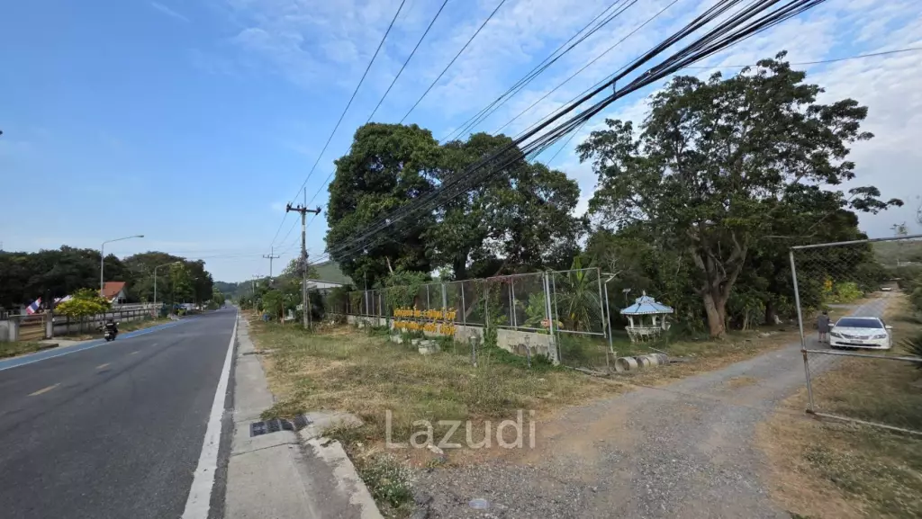 Massive 14-Rai Prime Land with House in Sattahip