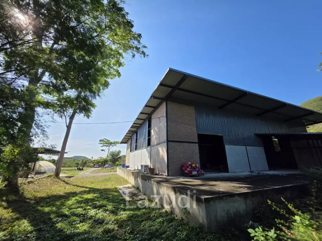 Massive 14-Rai Prime Land with House in Sattahip