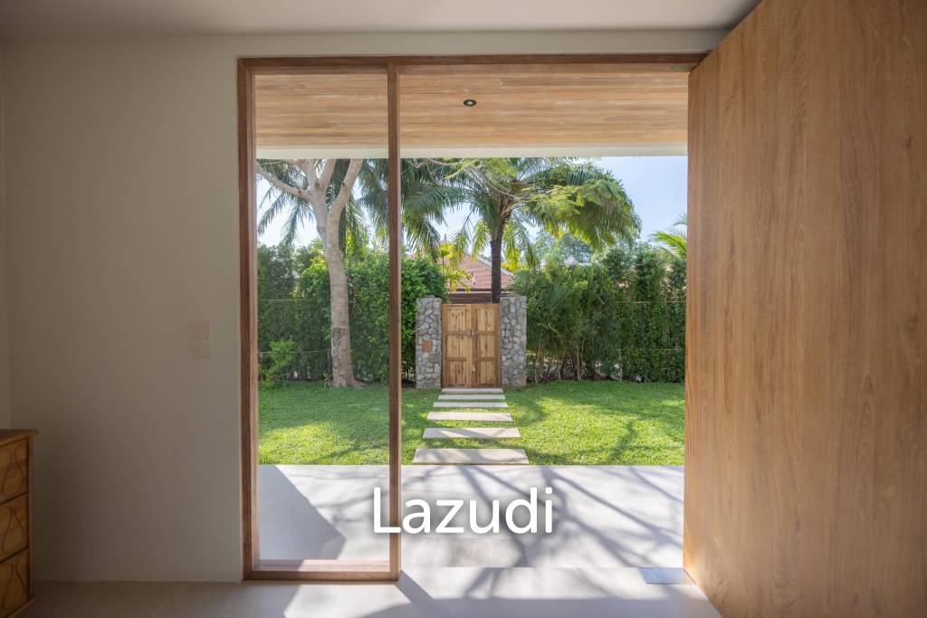 Modern 5-Bedroom Tropical Pool Villa for Sale in Cherng Talay