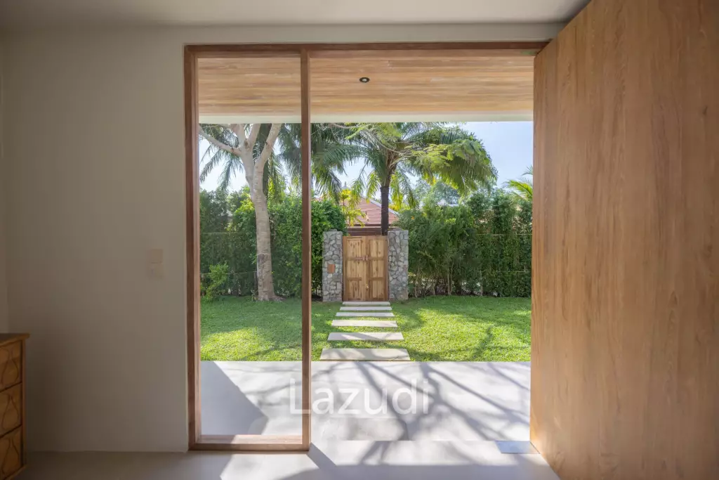 Modern 5-Bedroom Tropical Pool Villa for Sale in Cherng Talay
