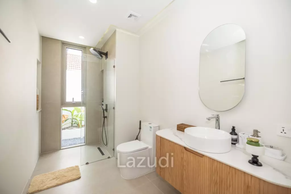 Modern 5-Bedroom Tropical Pool Villa for Sale in Cherng Talay
