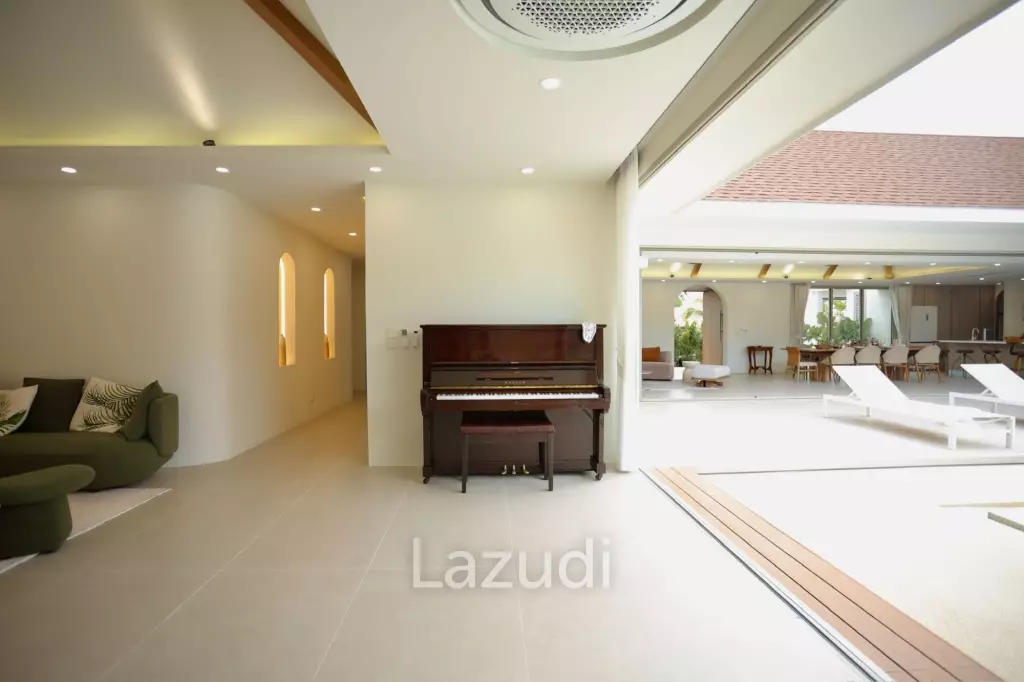 Modern 5-Bedroom Tropical Pool Villa for Sale in Cherng Talay