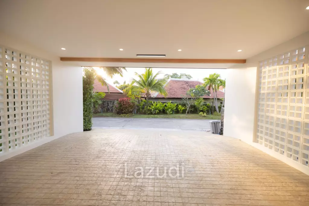 Modern 5-Bedroom Tropical Pool Villa for Sale in Cherng Talay