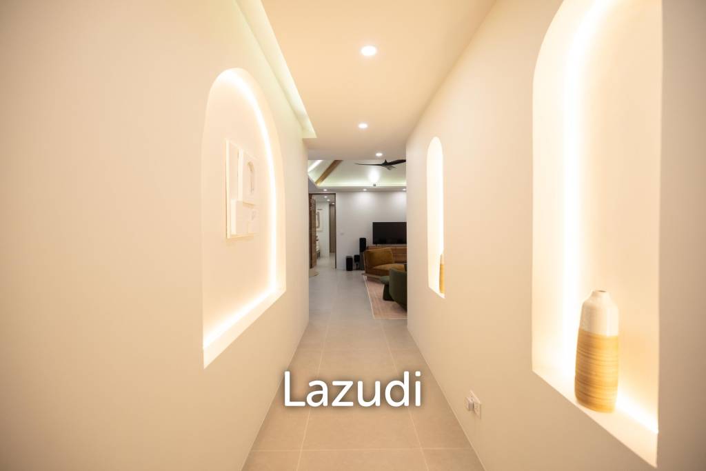 Modern 5-Bedroom Tropical Pool Villa for Sale in Cherng Talay