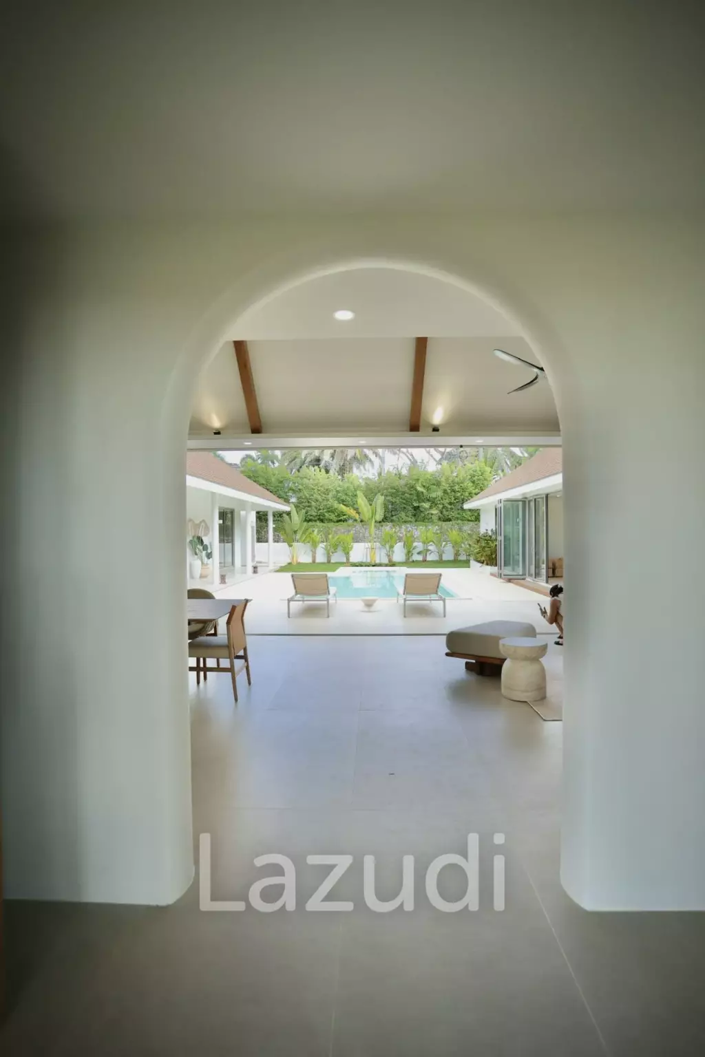 Modern 5-Bedroom Tropical Pool Villa for Sale in Cherng Talay