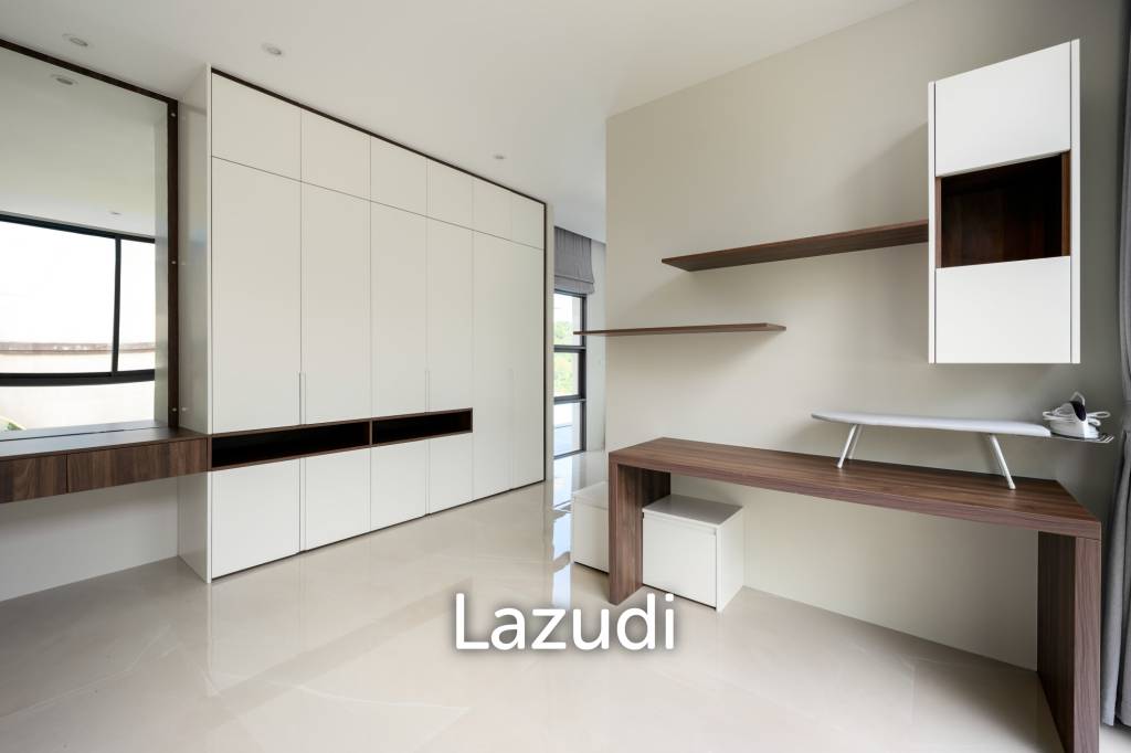 Contemporary 4-Bedroom Sea View Villa in Bang Por