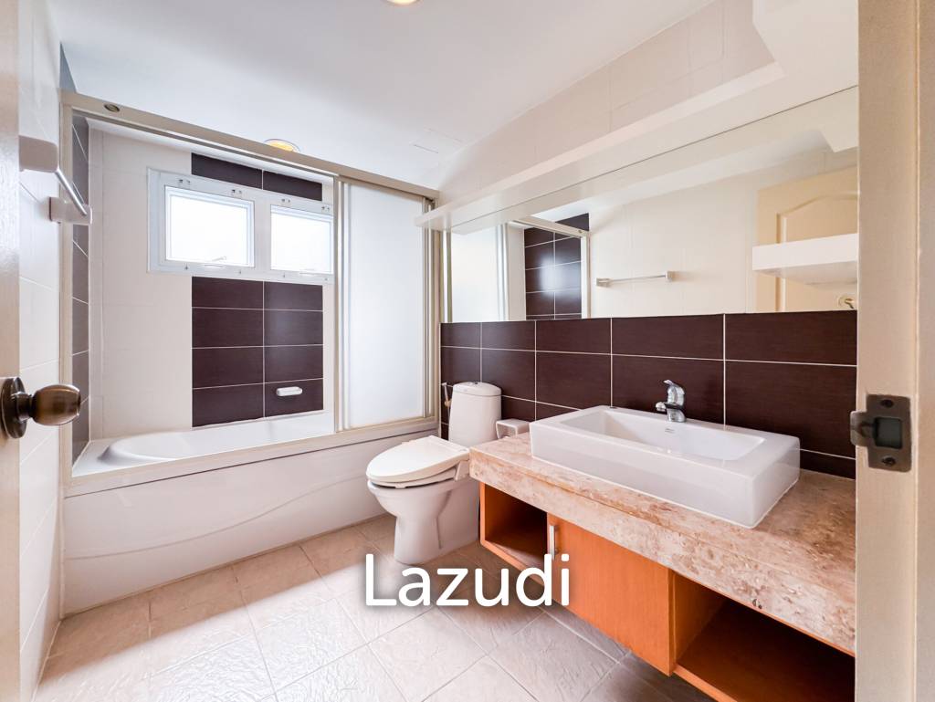 94 sqm condo Grand Heritage Thonglor in Khlong Tan Nuea Bangkok