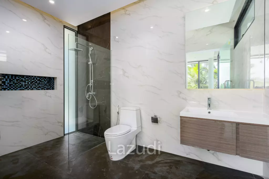 Stunning 4-Bedroom Villa in Peaceful Bang Por