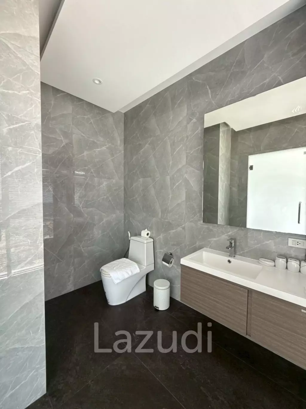 Stunning 4-Bedroom Villa in Peaceful Bang Por