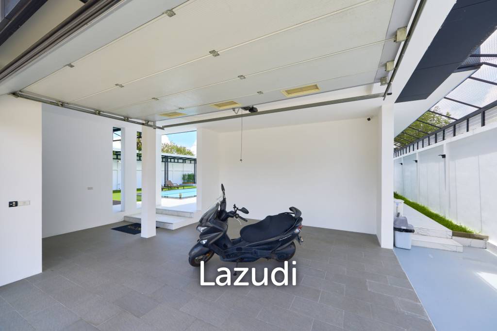 Signature Ultra-Modern Pool Villa near Maprachan Lake