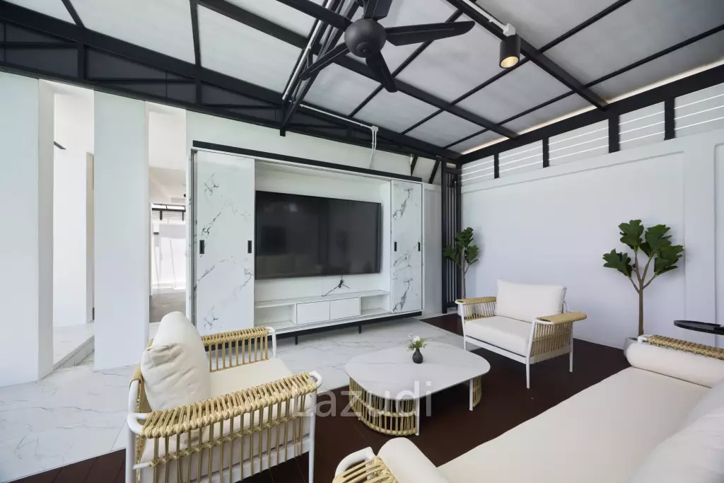 Signature Ultra-Modern Pool Villa near Maprachan Lake