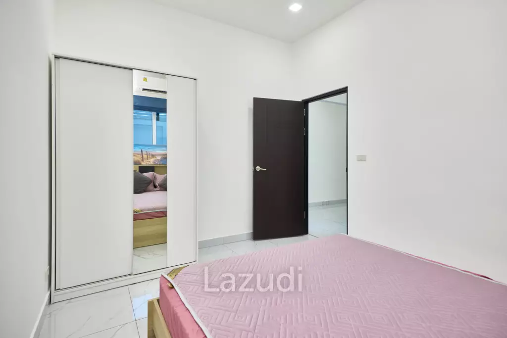 Signature Ultra-Modern Pool Villa near Maprachan Lake