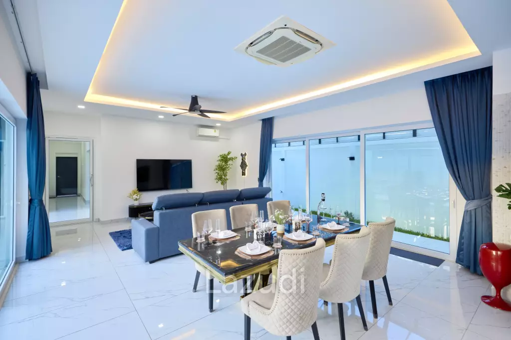 Signature Ultra-Modern Pool Villa near Maprachan Lake