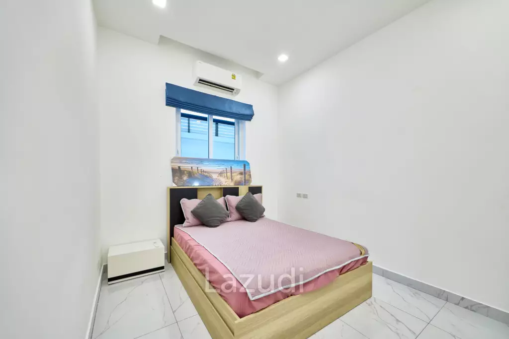 Signature Ultra-Modern Pool Villa near Maprachan Lake