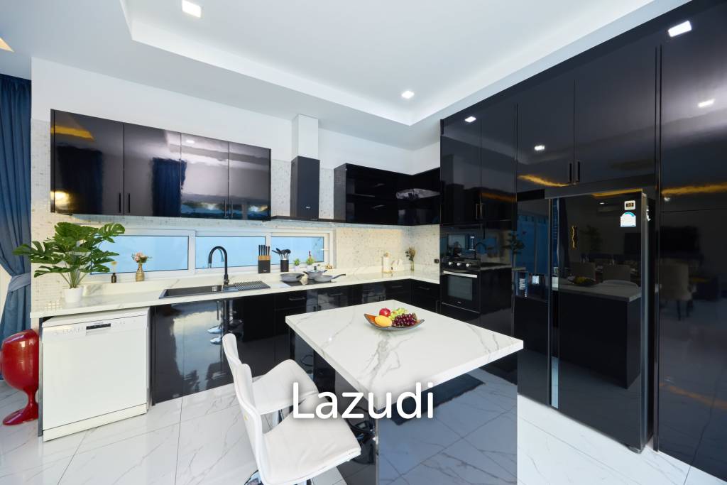 Signature Ultra-Modern Pool Villa near Maprachan Lake
