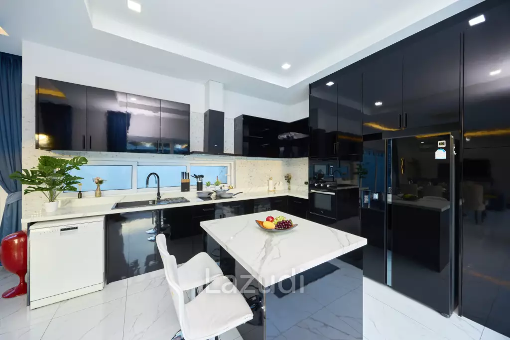 Signature Ultra-Modern Pool Villa near Maprachan Lake