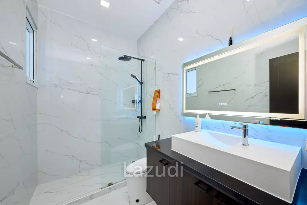 Signature Ultra-Modern Pool Villa near Maprachan Lake
