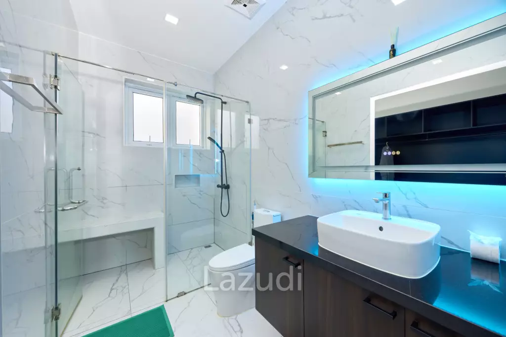 Signature Ultra-Modern Pool Villa near Maprachan Lake