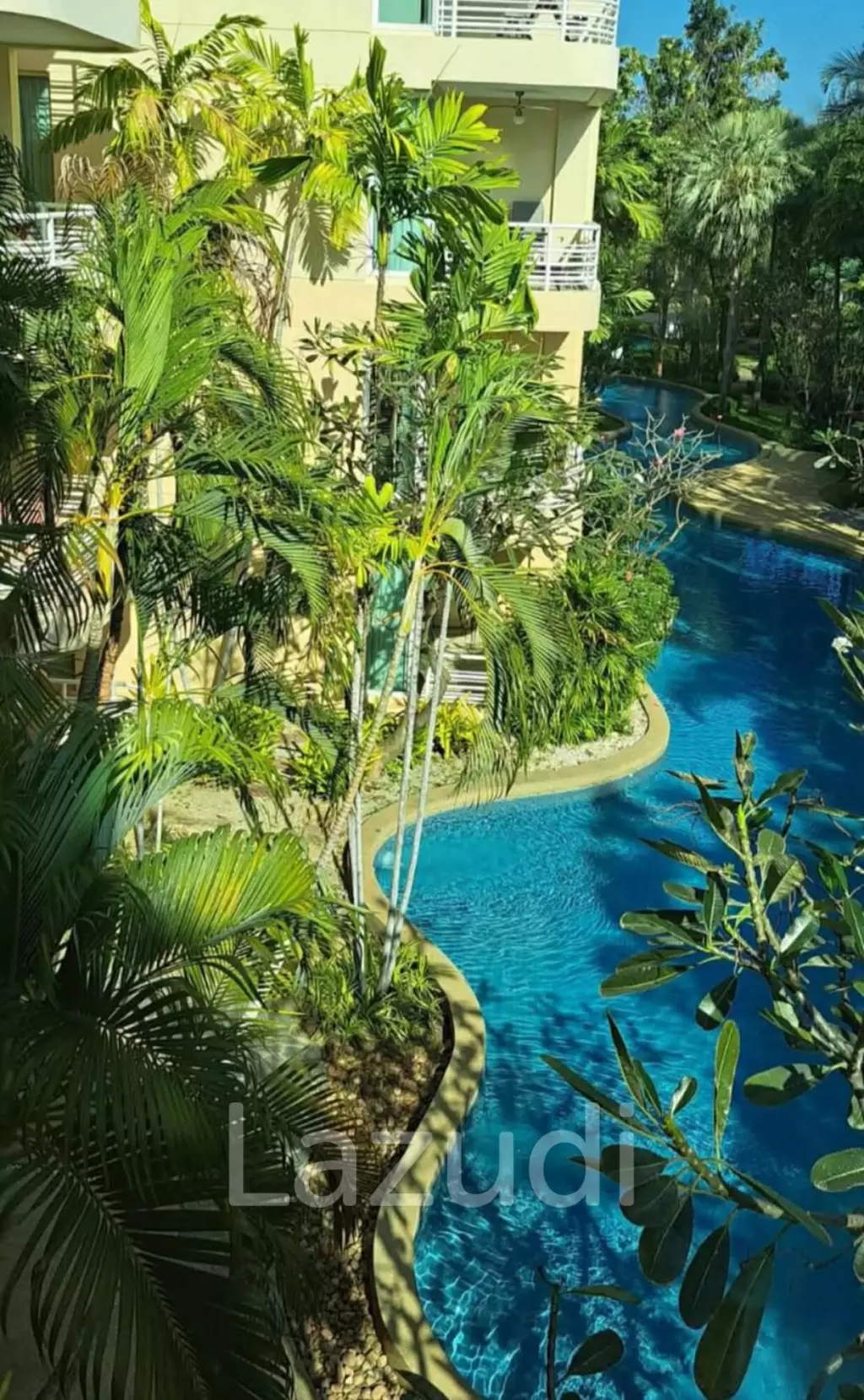 Baan San Ploen : Near shopping mall and Beachfront.