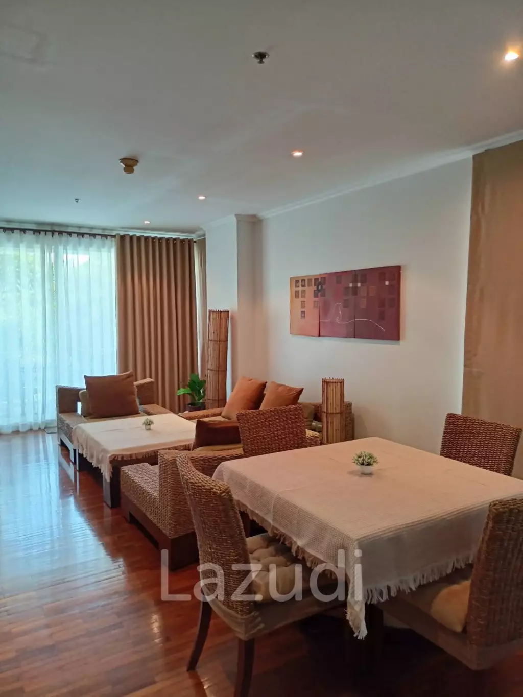 Baan San Ploen : Near shopping mall and Beachfront.