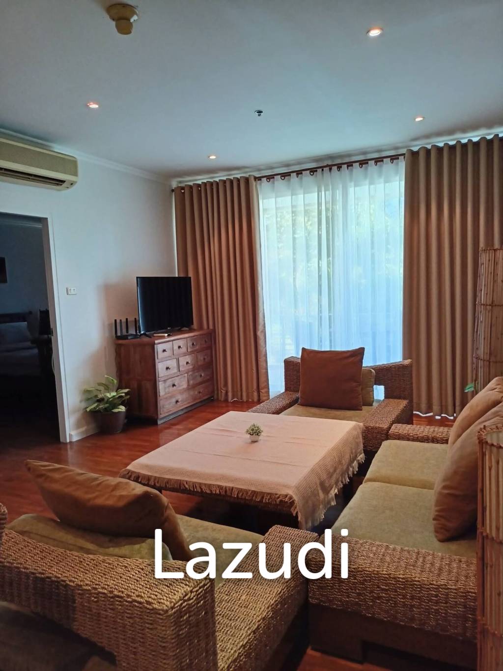 Baan San Ploen : Near shopping mall and Beachfront.