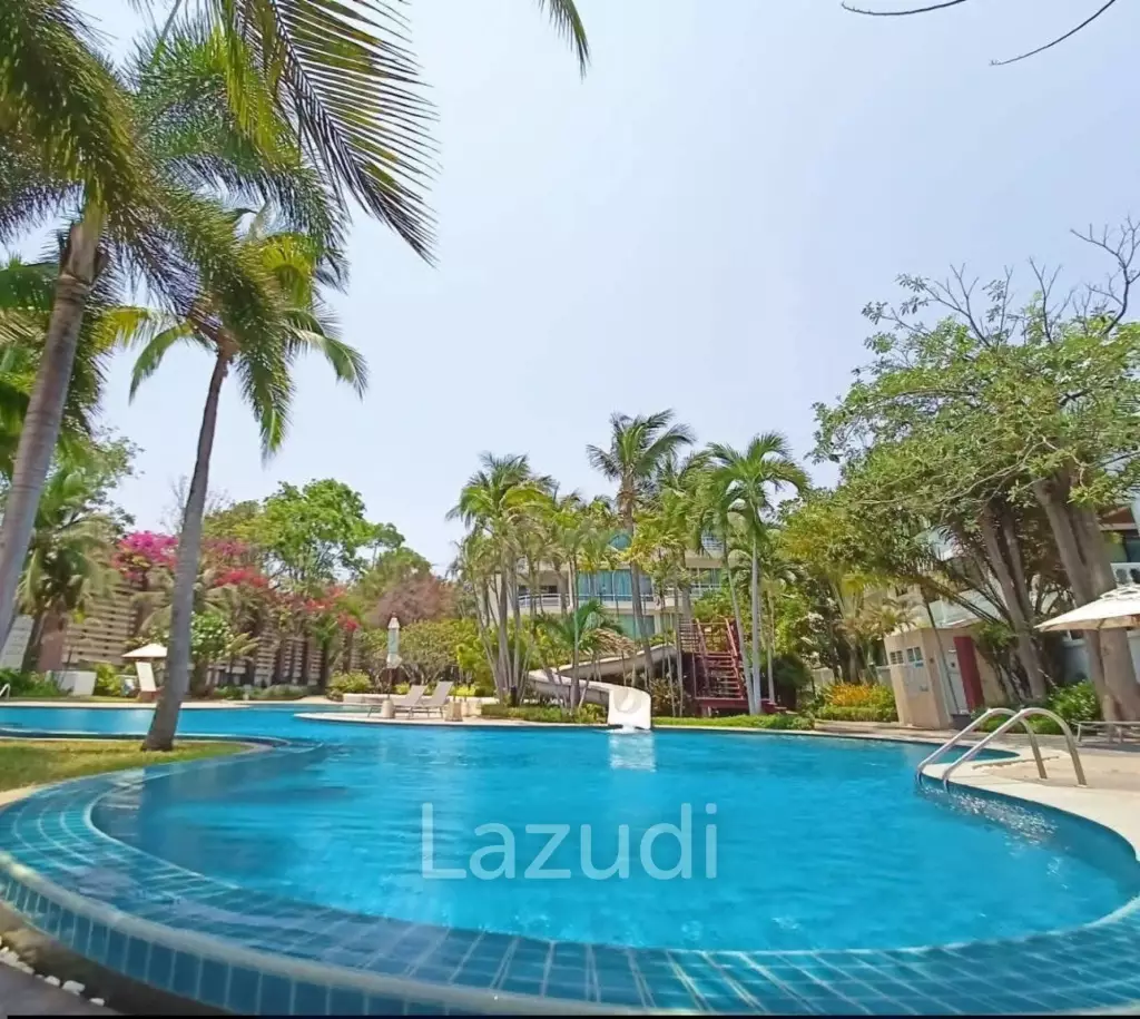 Baan San Ploen : Near shopping mall and Beachfront.
