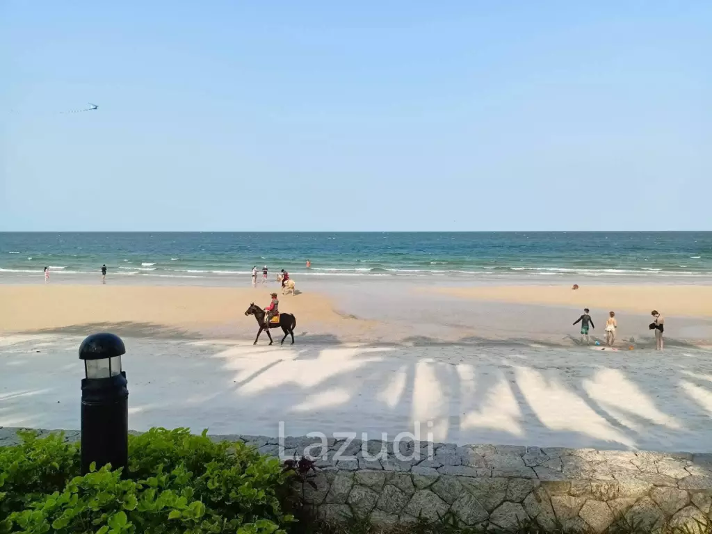 Baan San Ploen : Near shopping mall and Beachfront.