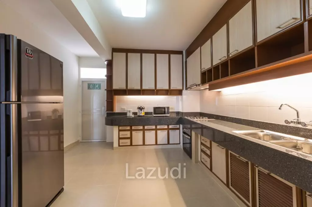 8th Floor 3-Bed Condo at Karolyn Court Lumpini Pathum Wan Bangkok
