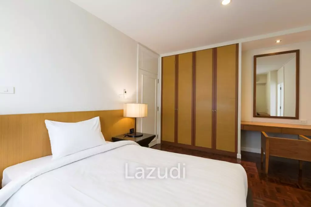 8th Floor 3-Bed Condo at Karolyn Court Lumpini Pathum Wan Bangkok