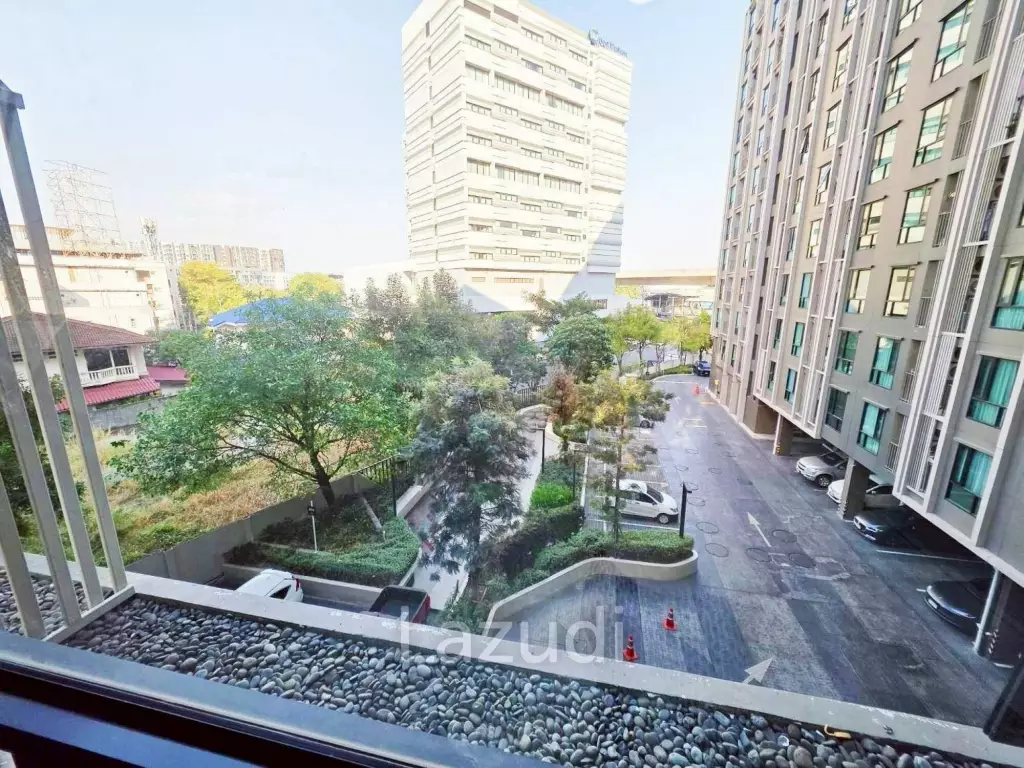 Modern 2-Bedroom Suite at Knightsbridge Phaholyothin