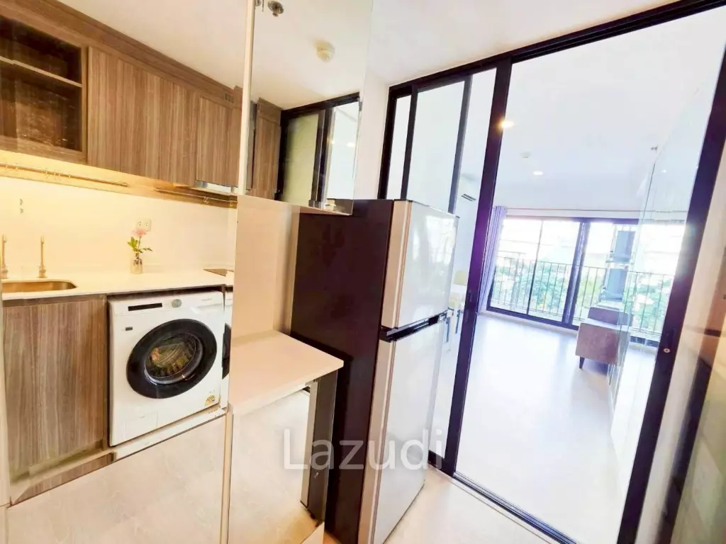 Modern 2-Bedroom Suite at Knightsbridge Phaholyothin