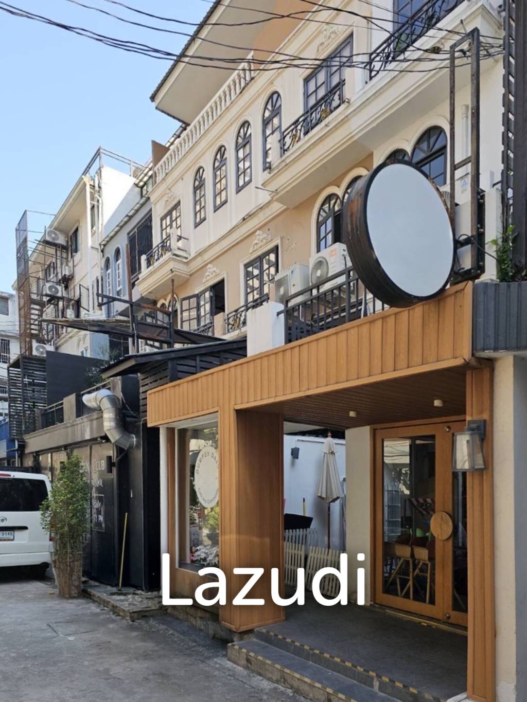 อาคารร้านค้า 5 ชั้นครึ่ง 250 ตร.ม. ย่านคลองเตยเหนือ วัฒนา