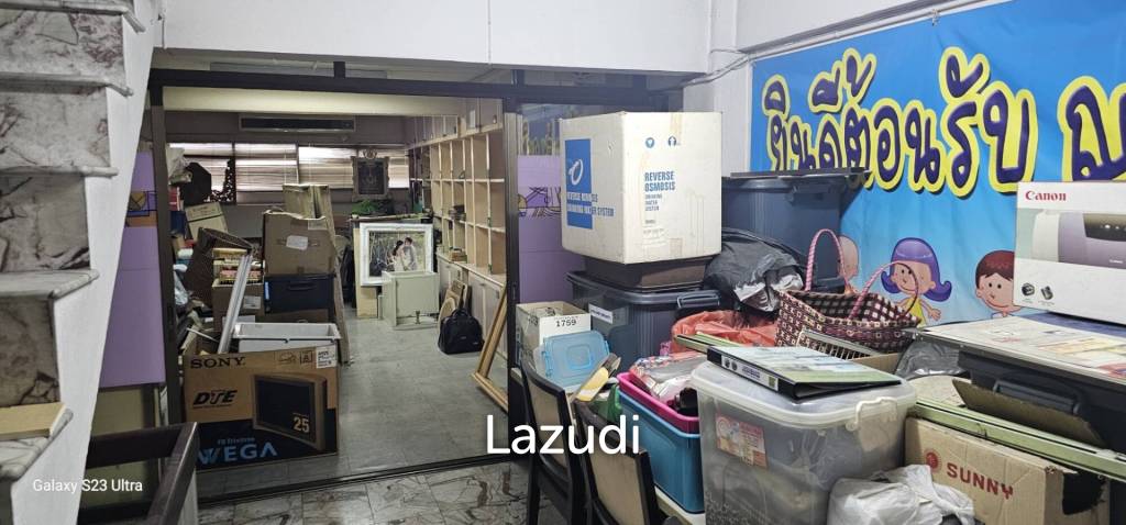 240 sqm multi-storey retail building in Khlong San Bangkok