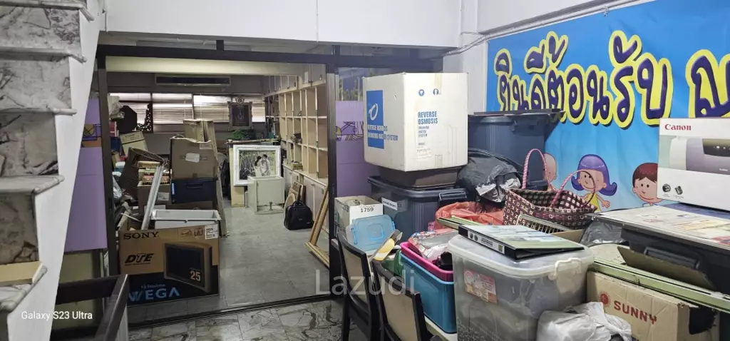 240 sqm multi-storey retail building in Khlong San Bangkok