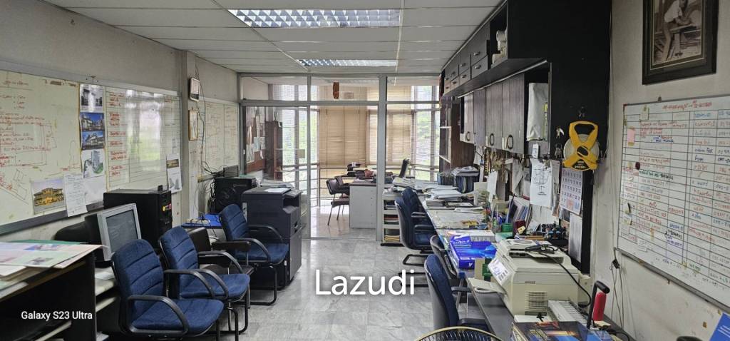 240 sqm multi-storey retail building in Khlong San Bangkok