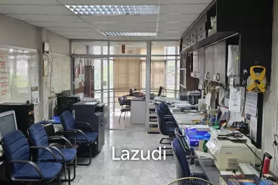 240 sqm multi-storey retail building in Khlong San Bangkok