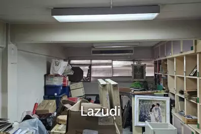 240 sqm multi-storey retail building in Khlong San Bangkok