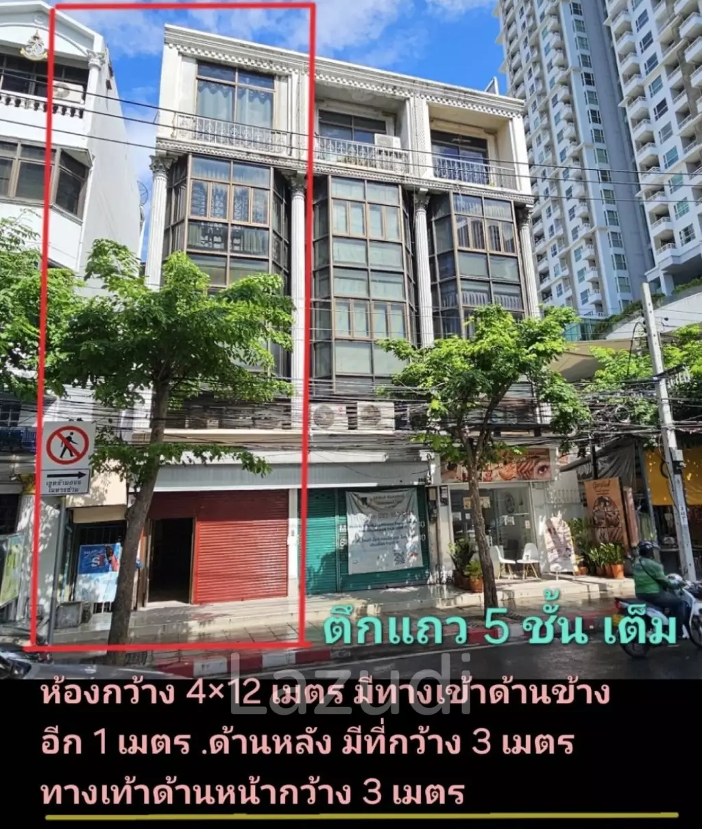 240 sqm multi-storey retail building in Khlong San Bangkok