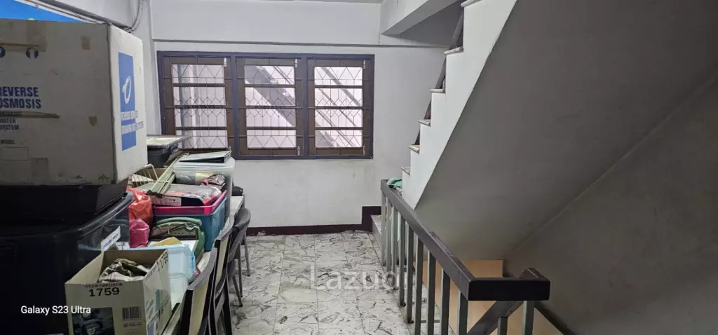240 sqm multi-storey retail building in Khlong San Bangkok