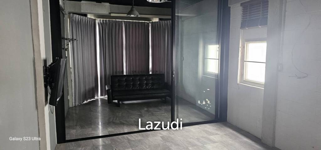 240 sqm multi-storey retail building in Khlong San Bangkok