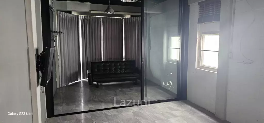 240 sqm multi-storey retail building in Khlong San Bangkok
