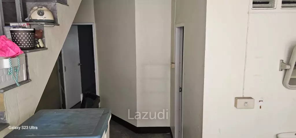 240 sqm multi-storey retail building in Khlong San Bangkok