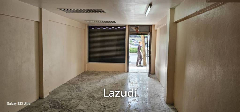 240 sqm multi-storey retail building in Khlong San Bangkok