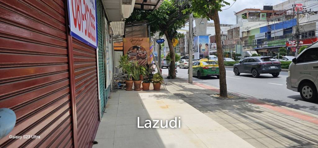 240 sqm multi-storey retail building in Khlong San Bangkok
